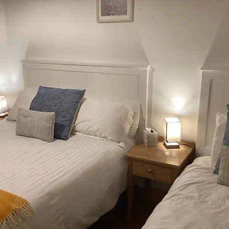 Retreats Harbour Lights * Roundstone