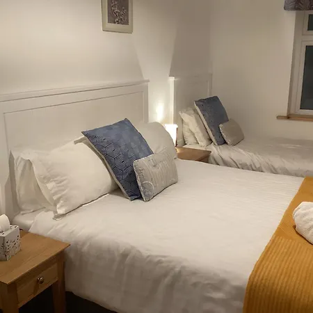 Retreats Harbour Lights *