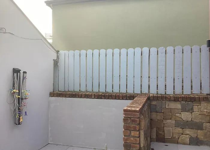 Retreats Harbour Lights 라운드스톤